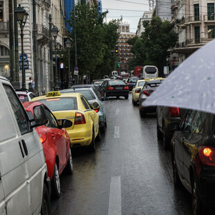 Κίνηση στους δρόμους: Η βροχή έφερε μποτιλιάρισμα - Πού υπάρχουν προβήματα 