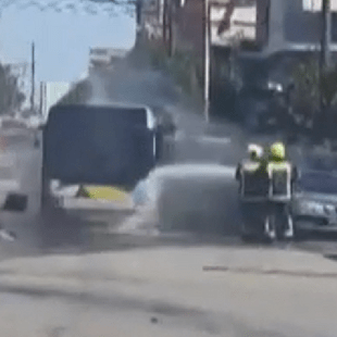 Φωτιά σε αστικό λεωφορείο στου Ρέντη 