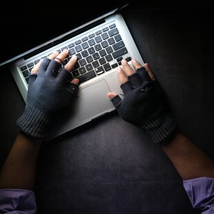 ΕΛ.ΑΣ.: Προσοχή σε απάτη μέσω email με στοιχεία του αρχηγού της και της Interpol 