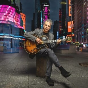 O κιθαρίστας της τζαζ Σπύρος Εξάρας μελοποιεί Φώντα Λάδη στο άλμπουμ «Ανατομία Ενός Εγκλήματος»