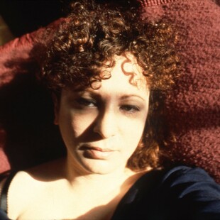 «Δεν έχω πολλά χρόνια ακόμα»: Η Nan Goldin για την τελευταία, ίσως, αναδρομική της έκθεση 