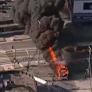 Βραζιλία: Φωτιά σε 35 λεωφορεία μετά τον θάνατο φερόμενου ως παραστρατιωτικού