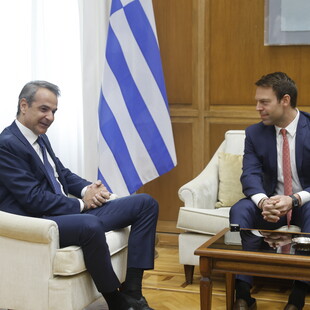Σε εξέλιξη η συνάντηση Μητσοτάκη- Κασσελάκη