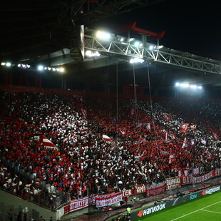 Ολυμπιακός: Τιμωρία της UEFA για πανό με τη Γουέστ Χαμ