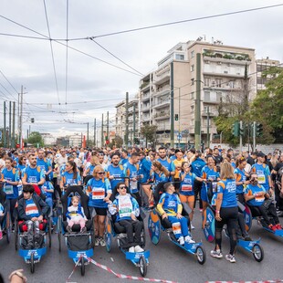 Stoiximan Wheels Of Change: Η ομάδα της Stoiximan στέλνει ένα ηχηρό κοινωνικό μήνυμα για την ισότητα στον αθλητισμό στον 40o Αυθεντικό Μαραθώνιο Αθήνας