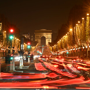 Ήρθαν τα Χριστούγεννα στο Παρίσι - Φωταγωγήθηκαν τα Ηλύσια Πεδία