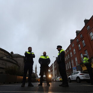 Επίθεση με μαχαίρι στο Δουβλίνο: 194.000 ευρώ συγκεντρώθηκαν για τον μετανάστη από που χτύπησε τον δράστη