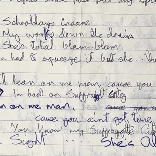 David Bowie: Στο «σφυρί» χειρόγραφοι στίχοι δύο τραγουδιών- Με σημειώσεις και διορθώσεις