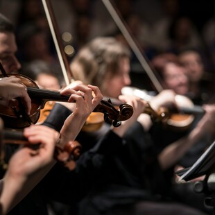 Η Underground Youth Orchestra σε έργα Ραβέλ, Σιμπέλιους και Μπετόβεν