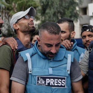 Μαζί με τις ζωές χάνεται και η αλήθεια: Ο πόλεμος Ισραήλ-Χαμάς είναι για τους δημοσιογράφους ο πιο φονικός στην πρόσφατη ιστορία