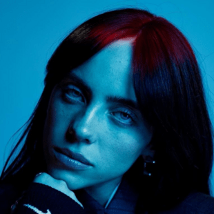 H Billie Eilish απαντά αν την ελκύουν οι γυναίκες: «Δεν είναι προφανές;»