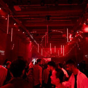 Reveal your senses: Πώς μια casual Τρίτη στο Art Factory εξελίχθηκε στο πιο glorious party