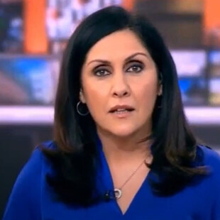 Παρουσιάστρια του BBC σήκωσε το μεσαίο της δάχτυλο στον αέρα δελτίου ειδήσεων