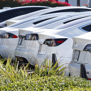 Η Tesla ανακαλεί σχεδόν όλα τα αυτοκίνητα που έχει πουλήσει στις ΗΠΑ