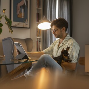 Με το COSMOTE Fiber το ίντερνετ πιάνει πλέον ταχύτητες φωτός