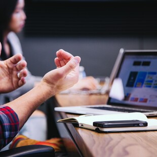 Ψηφιακός Βοηθός: «Πώς θα βρω κοπέλα;», «Υπάρχει Θεός;» και άλλες ερωτήσεις των πρώτων ημερών