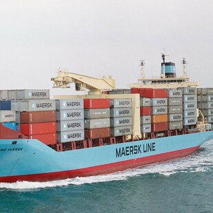 Δανία: Αναστέλλονται από τη Maersk όλες οι μεταφορές εμπορευματοκιβωτίων μέσω Ερυθράς Θάλασσας