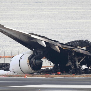Φωτιά σε αεροπλάνο στην Ιαπωνία:Το ενδεχόμενο ανθρώπινου λάθους εξετάζουν οι αρχές 