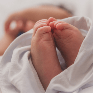 Πτολεμαΐδα: Έρευνα για τα αίτια θανάτου του 18 μηνών βρέφους