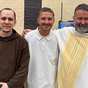 Shia LaBeouf: Έγινε καθολικός- «Θέλει να γίνει διάκονος»