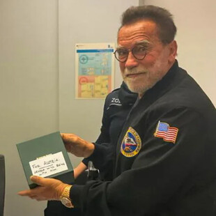 Άρνολντ Σβάρτσενέγκερ: Βρίσκεται για ώρες στο αεροδρόμιο του Μονάχου - Το πολυτελές ρολόι που βρέθηκε πάνω του