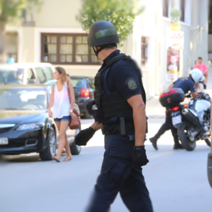 Συνελήφθησαν δύο αστυνομικοί για εκβίαση και δωροληψία- Κατασχέθηκαν πάνω από 32.000 ευρώ