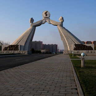 Η Βόρεια Κορέα κατεδάφισε μνημείο που συμβόλιζε την επανένωση με τη Νότια Κορέα