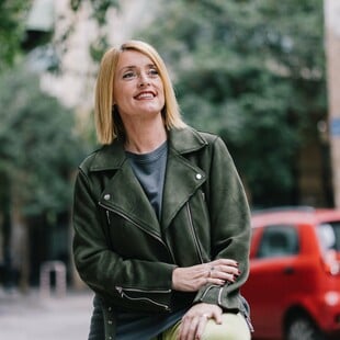 «Κόψε το αλκοόλ ή ανέβα τον Όλυμπο ξυπόλυτη»