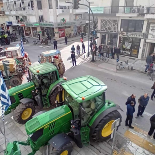 Αγρότες στα Τρίκαλα: Πορεία στο κέντρο με τα τρακτέρ
