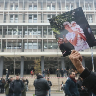 Σε δίκη για ανθρωποκτονία ο αστυνομικός που σκότωσε τον 16χρονο Κώστα Φραγκούλη