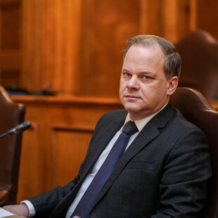 Τα Τέμπη, ο Καραμανλής και η πολιτική του ευθύνη