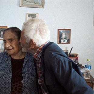 Η ιστορία αγάπης του Γιώργου και της Ποθητής που ζουν μαζί στη Σχοινούσα εδώ και 58 χρόνια