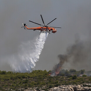 Φωτιά στο Λαύριο: Ταυτοποιήθηκε ο εμπρηστής και αναζητείται για να συλληφθεί