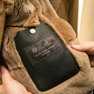 Loro Piana: Όταν η ήσυχη πολυτέλεια της μόδας στηρίζεται στην αθόρυβη εργασιακή «σκλαβιά» 