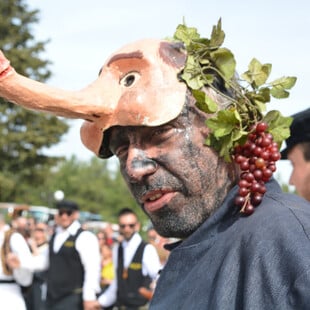 «Μπουρανί»: Αναβιώνει σήμερα το «έθιμο του φαλλού» στον Τύρναβο