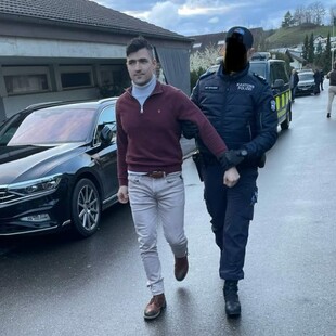 Η Γερμανία απαγορεύει την είσοδο σε Αυστριακό εθνικιστή μετά από συνάντηση νεοναζί για μαζικές απελάσεις