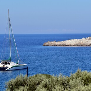 Νησί δίπλα στη Μύκονο πωλείται για... 50 εκατομμύρια ευρώ