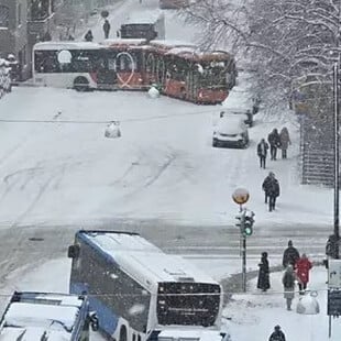 Σφοδρός χιονιάς σαρώνει το Ελσίνκι - Προβλήματα σε αυτοκινητόδρομους και αεροδρόμια