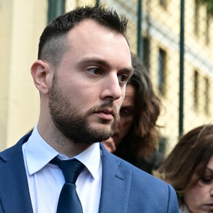 Κωνσταντίνος Φλώρος για τον ξυλοδαρμό στη Βουλή: «Δεν τον χτύπησα στο πρόσωπο»