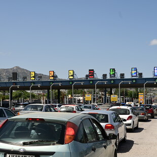 Συνεχίζεται η επιστροφή των εκδρομέων - Κίνηση στην Ολυμπία οδό