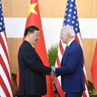 Γιατί ο Τζο Μπάιντεν ανοίγει νέο κεφάλαιο στον εμπορικό πόλεμο ΗΠΑ - Κίνας