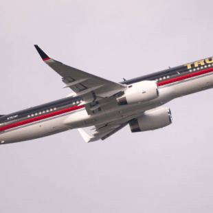 Το φτερό Boeing του Τραμπ ακούμπησε άλλο αεροπλάνο στο αεροδρόμιο του Παλμ Μπιτς