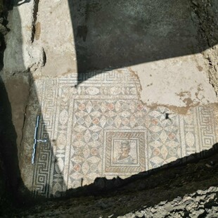 Μωσαϊκό του 2ου π.Χ. αιώνα που απεικονίζει τη μούσα Καλλιόπη ανακαλύφθηκε στη Σίδη της Μικράς Ασίας