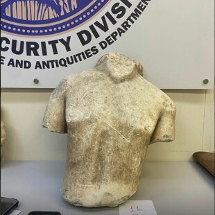 Σπάνιο νόμισμα και κορμό κούρου ανυπολόγιστης αξίας επιχειρούσαν να πουλήσουν αρχαιοκάπηλοι