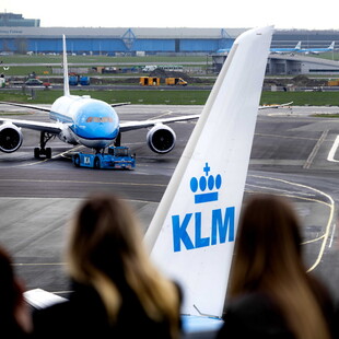 Αεροπορικό δυστύχημα στο Άμστερνταμ: Επιβάτης παγιδεύτηκε στον κινητήρα του αεροσκάφους