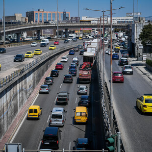 Κίνιση στους δρόμους: «Κόκκινος» ο Κηφισός - Αυξημένη κίνηση στο κέντρο της Αθήνας και στην Αττική Οδό