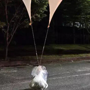Ο Κιμ Γιονγκ Ουν έστειλε ξανά μπαλόνια με σκουπίδια και περιττώματα στη Νότια Κορέα