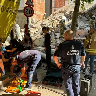 Σε βίντεο η στιγμή της κατάρρευσης του κτηρίου στην Κωνσταντινούπολη - Ένας νεκρός και επτά τραυματίες
