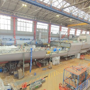 Στα ναυπηγεία της Naval Group στη Γαλλία για τη φρεγάτα «Κίμων» ο Μητσοτάκης