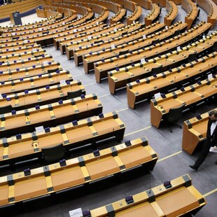 Ευρωεκλογές 2024: Ποια κόμματα βρίσκονται στη ζώνη του 3% στη δημοσκόπηση της Metron Analysis